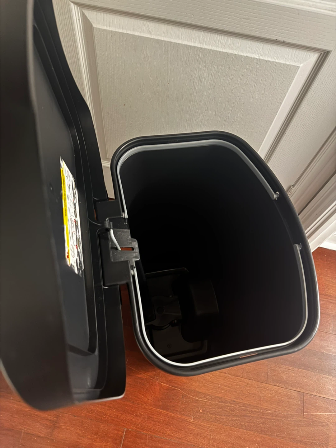 Black Step-On Trash Can - photo 3