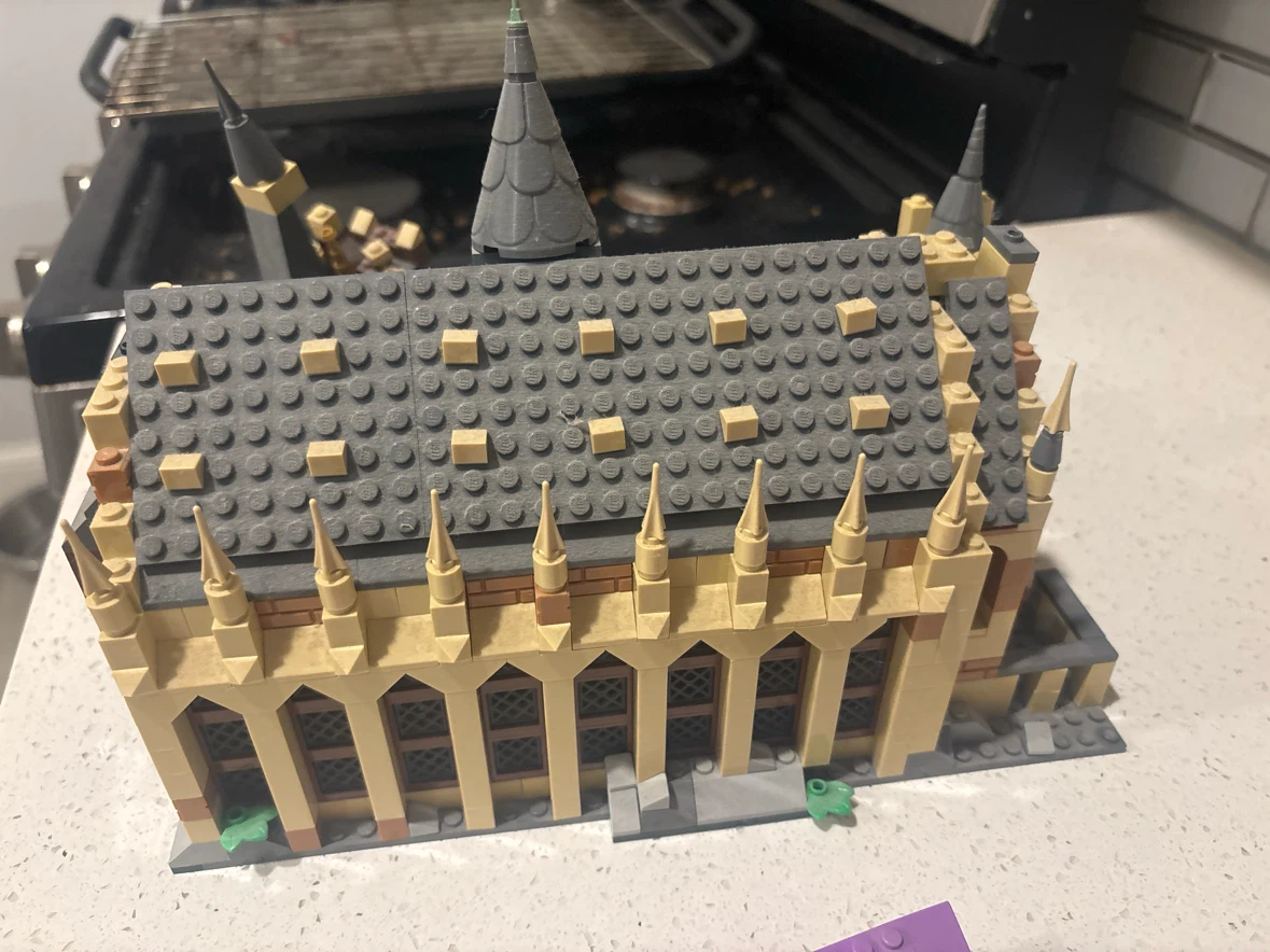 LEGO Harry Potter Hogwarts Great Hall - photo 3