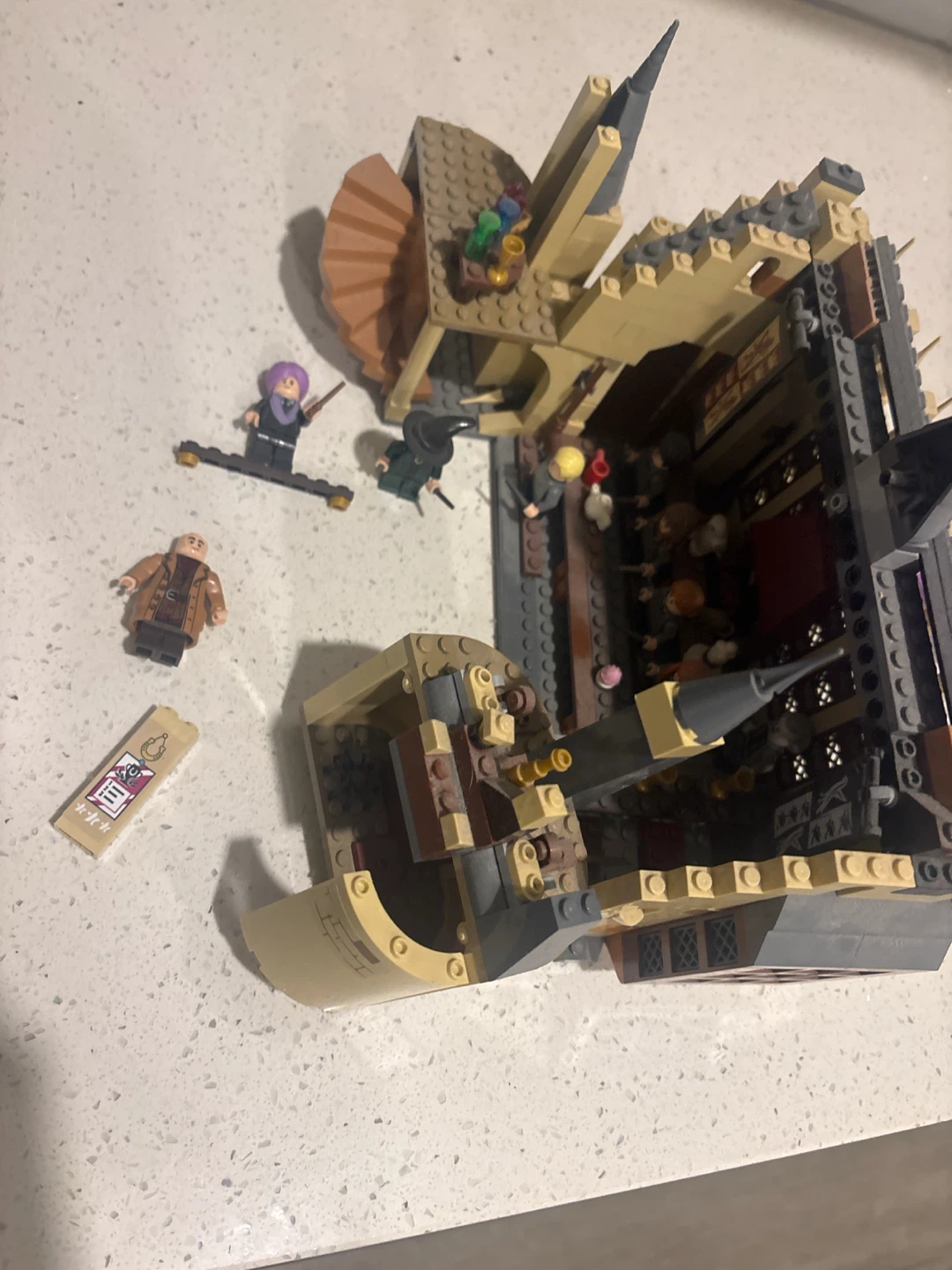 LEGO Harry Potter Hogwarts Great Hall - photo 4