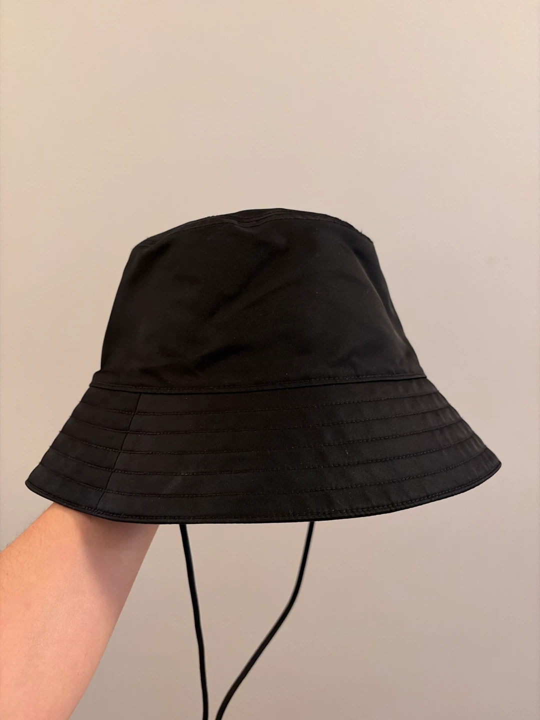 Lululemon Black Bucket Hat - photo 3