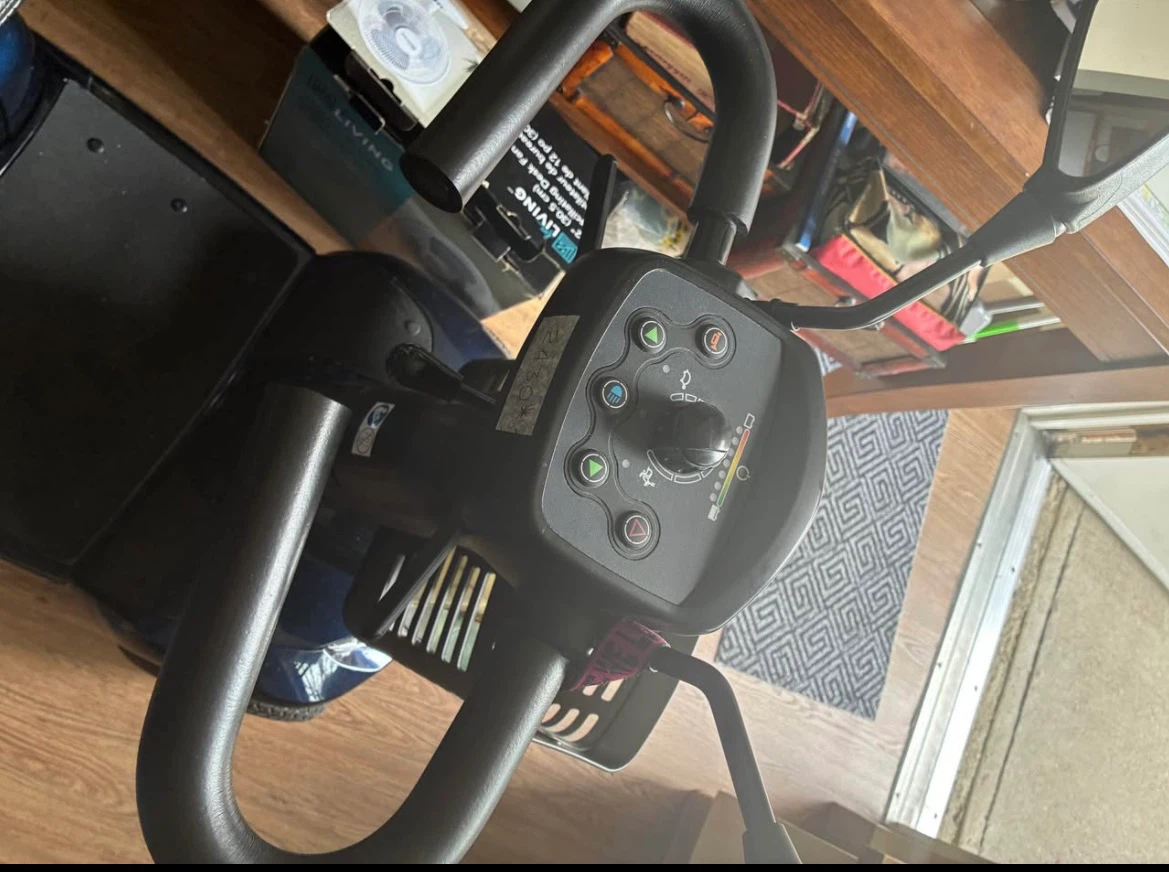 Invacare Leo Mobility Scooter - photo 3