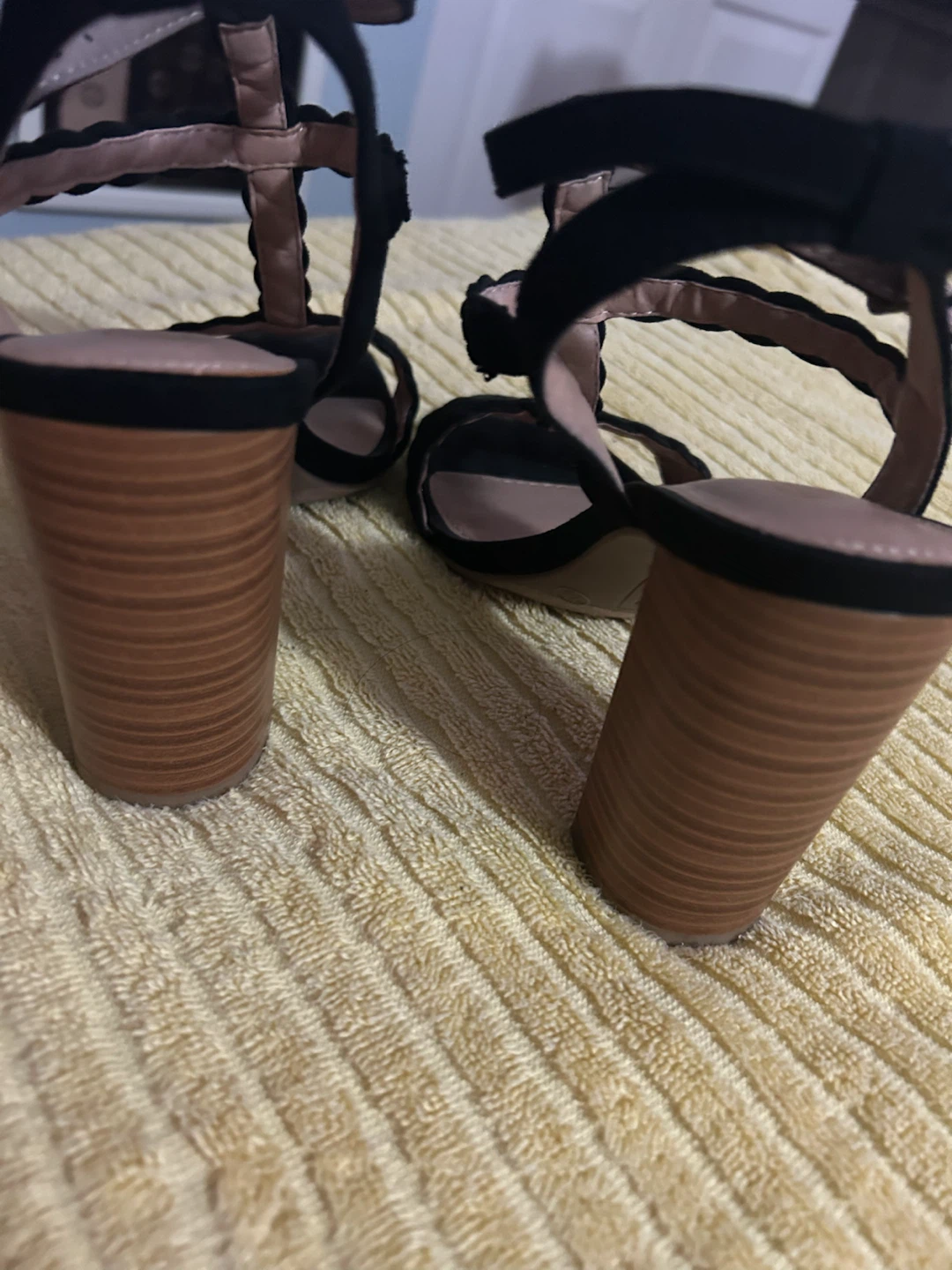 Brash black heeled sandals - photo 2
