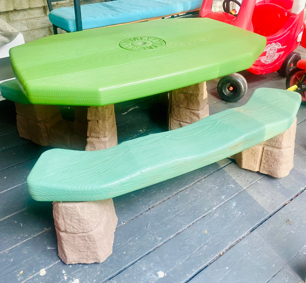 Step2 kids picnic table - photo 2