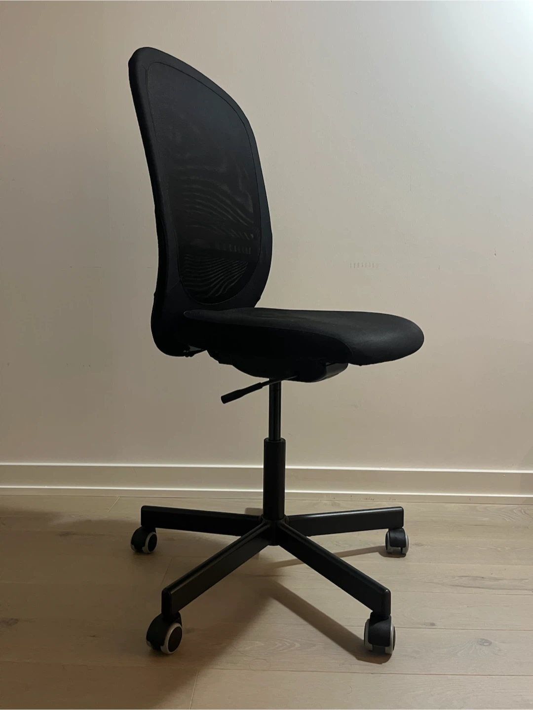 Black Mesh Office Chair - photo 2