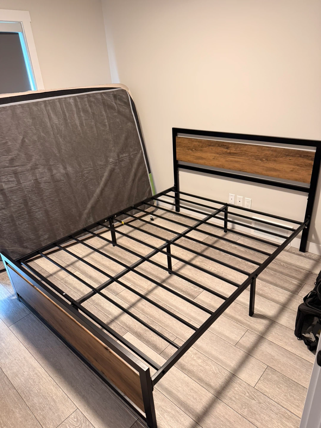 Modern Metal Platform Bed with Wooden Headboard - photo 5