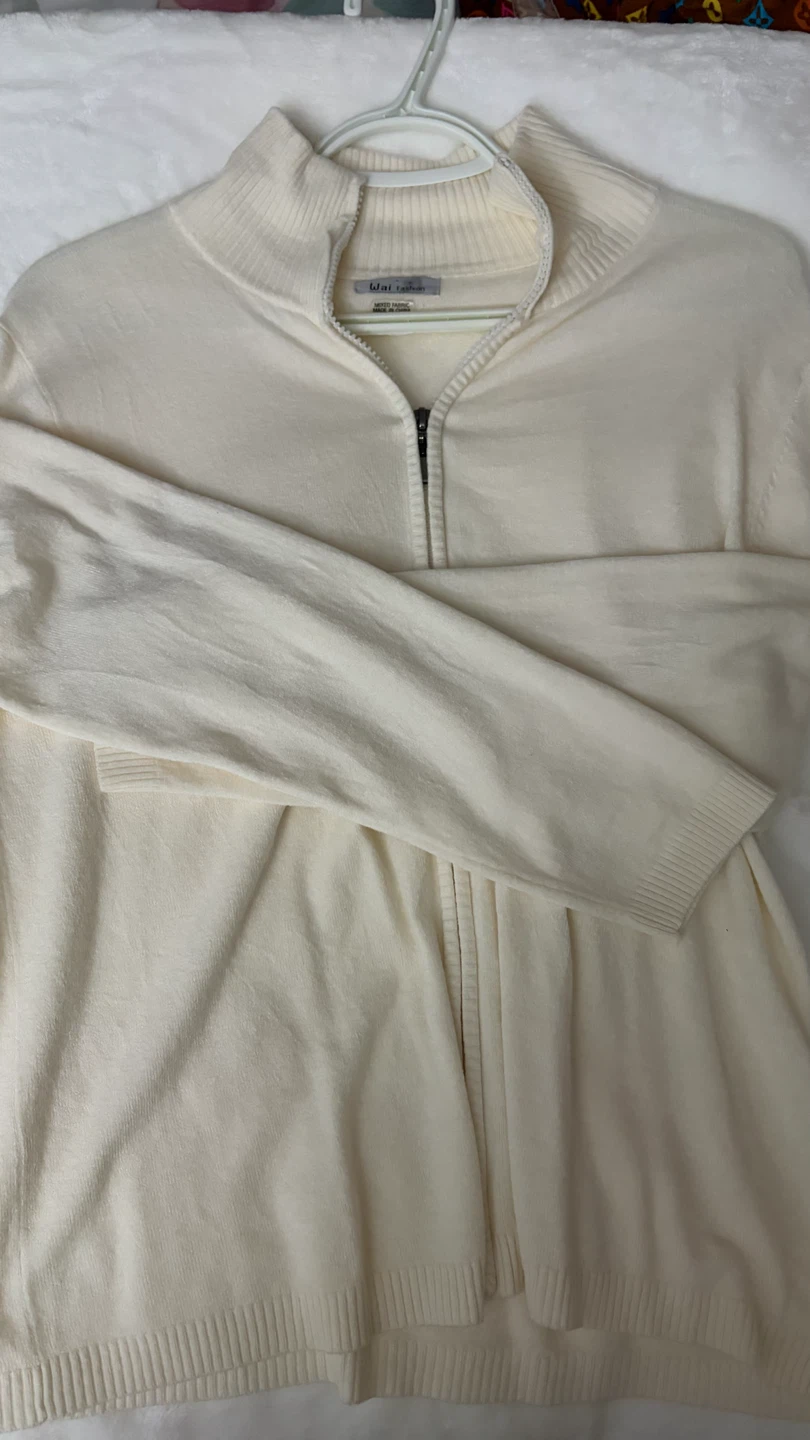 Wai Fashion Cream Zip-Up Sweater