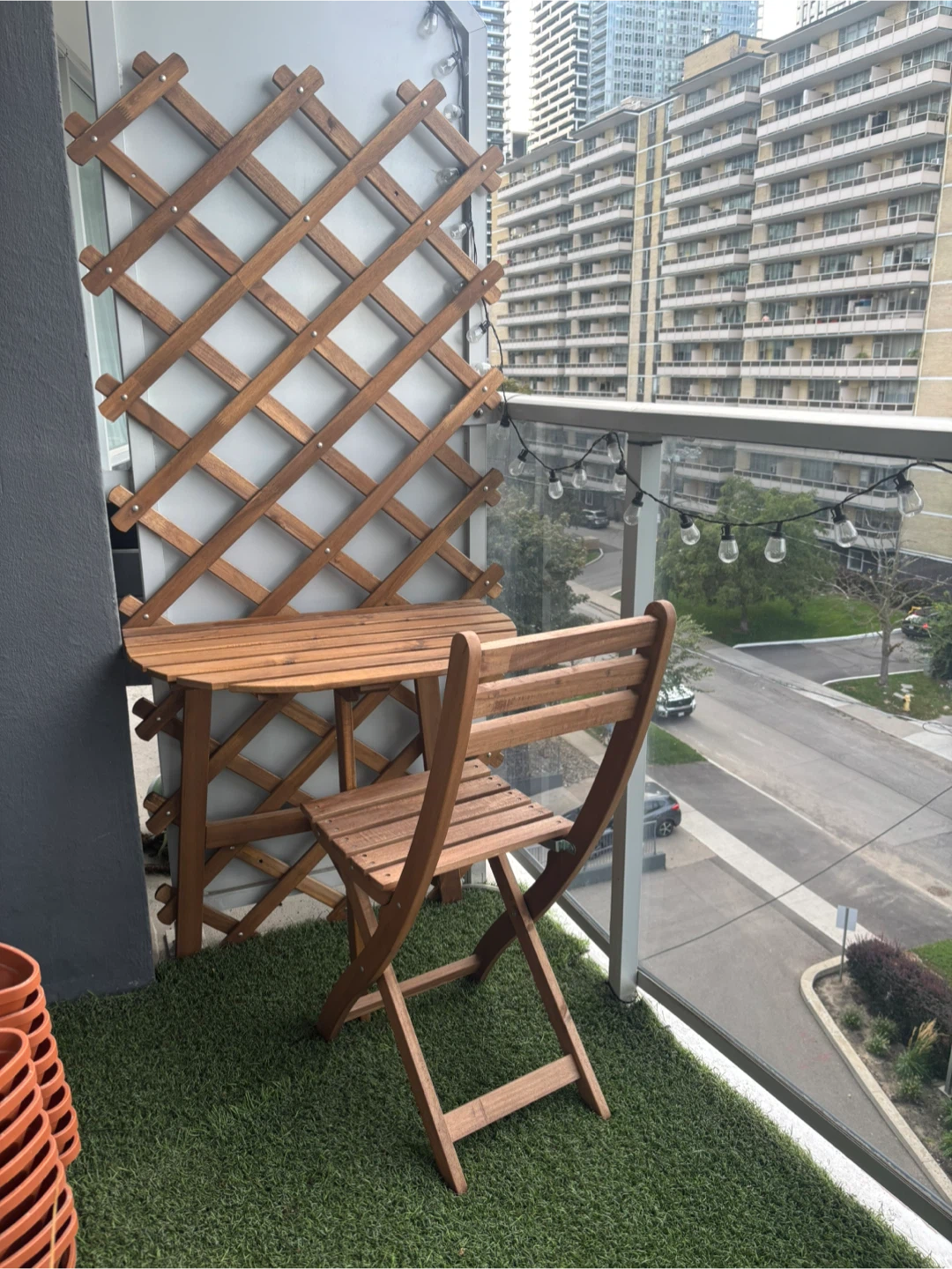 MOVING - Wooden Bistro Set with Folding Chair and Table - photo 2