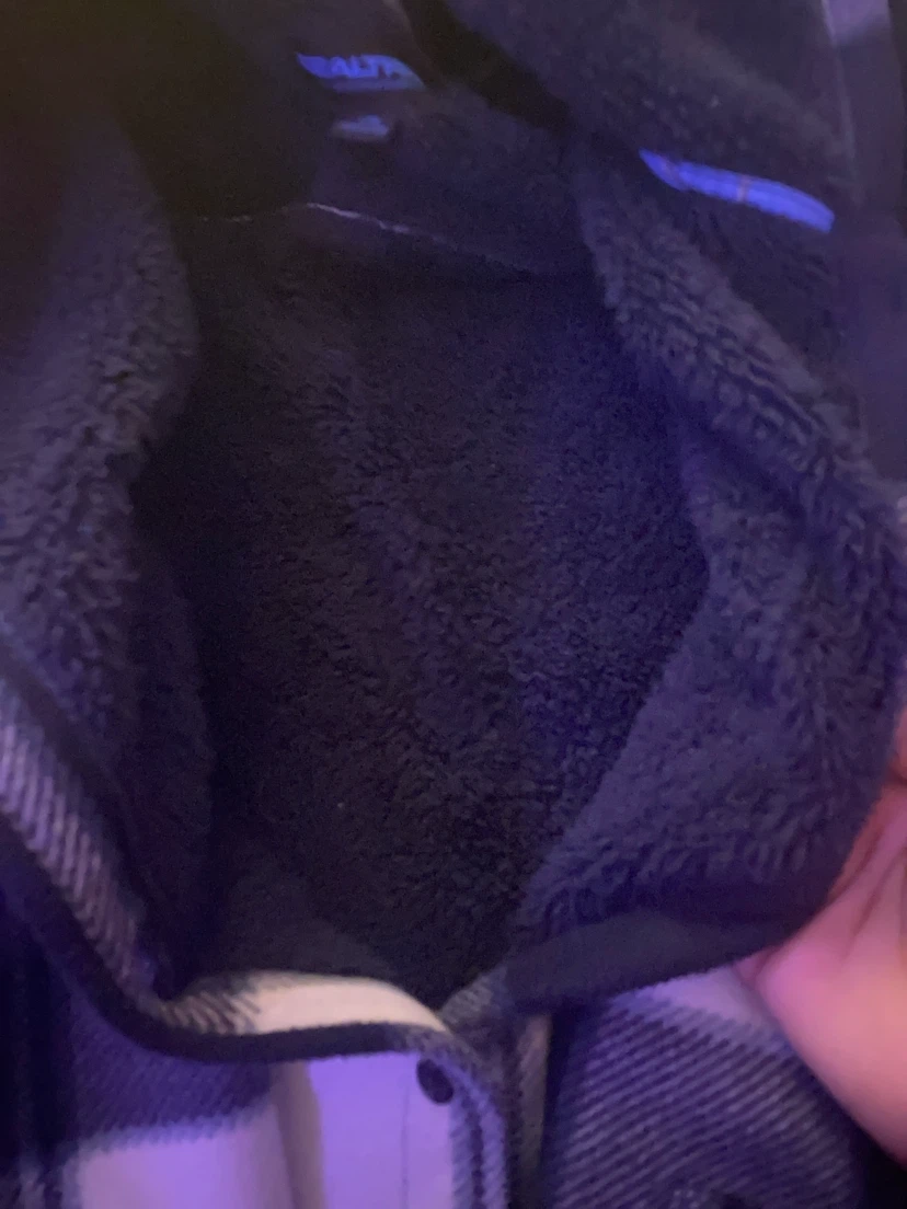 Hello. i want to sell this jacket it was only wear once ☺️ - photo 2