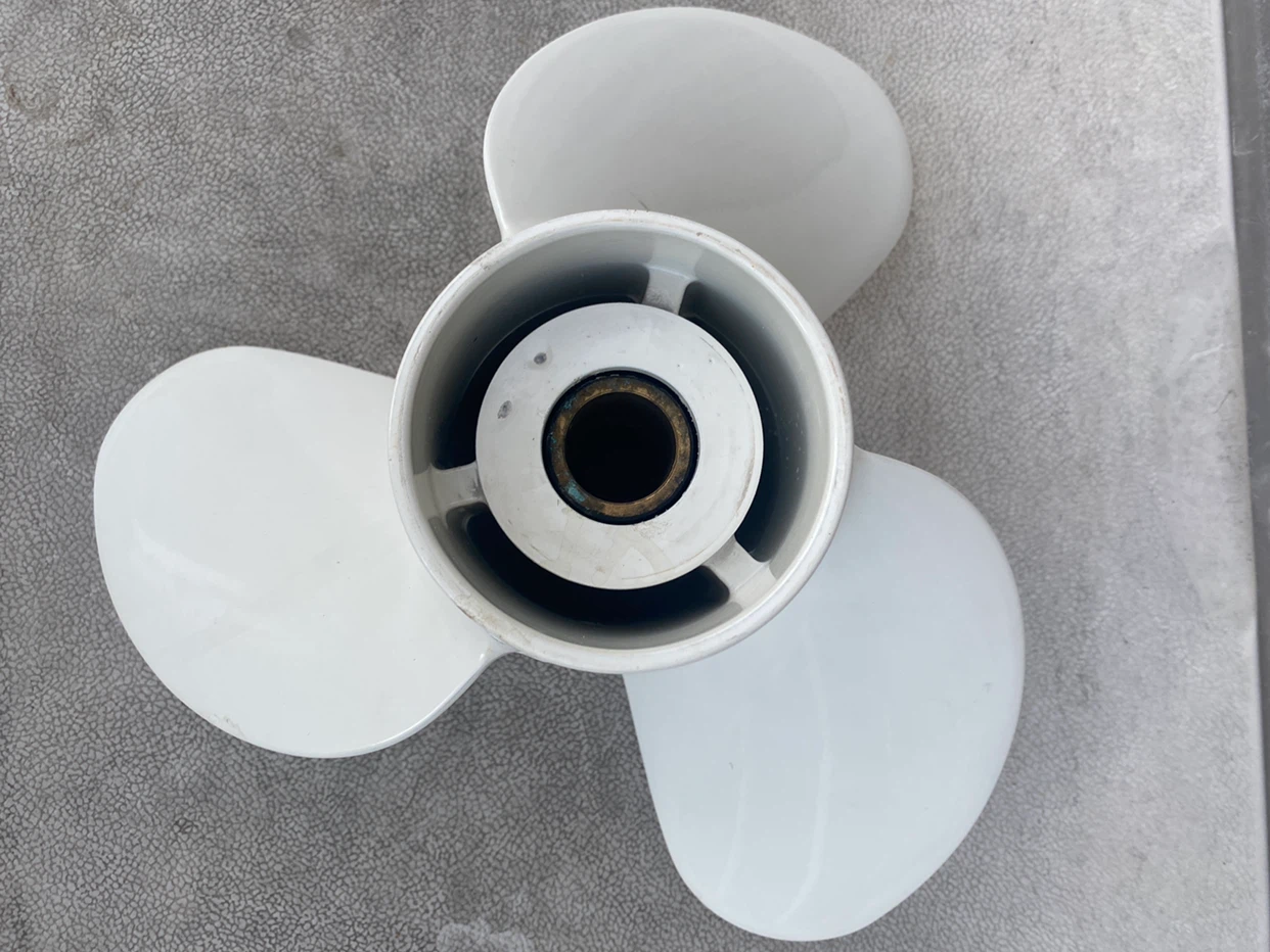 Yamaha OEM 13x19-K 3-Blade Aluminum Propeller - photo 3