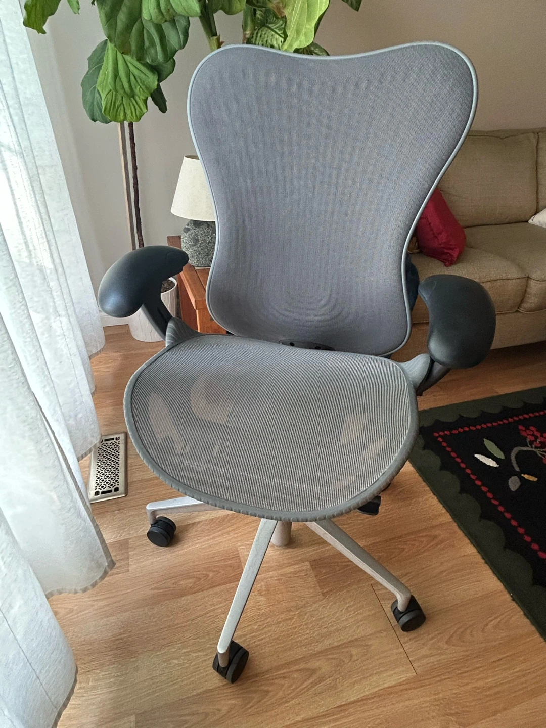 Herman Miller Mirra 2 (fully loaded!)