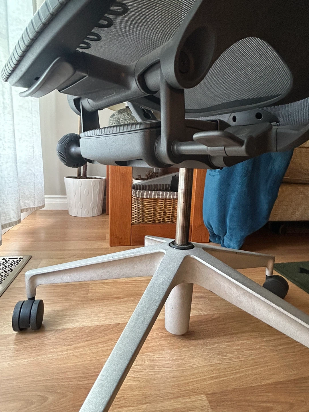 Herman Miller Mirra 2 (fully loaded!) - photo 4