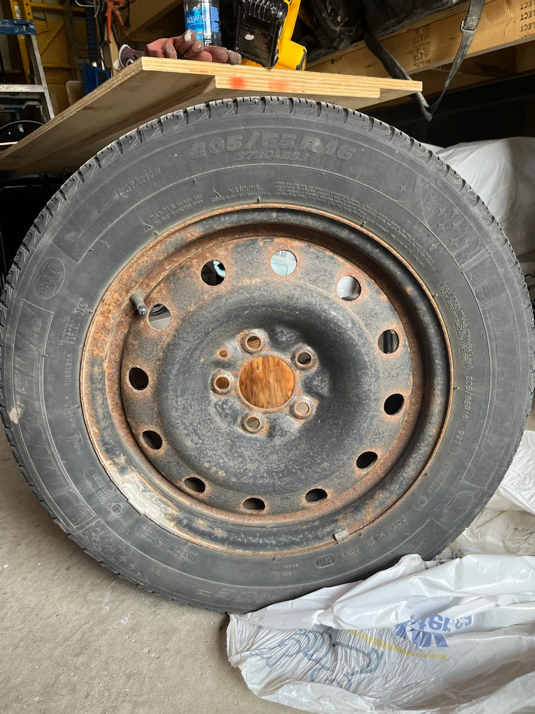 Studless Winter Tire 205/65R16