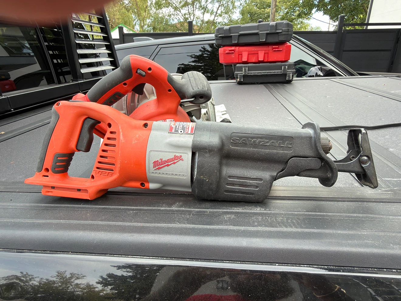 Milwaukee V28 Sawzall Reciprocating Saw - photo 2