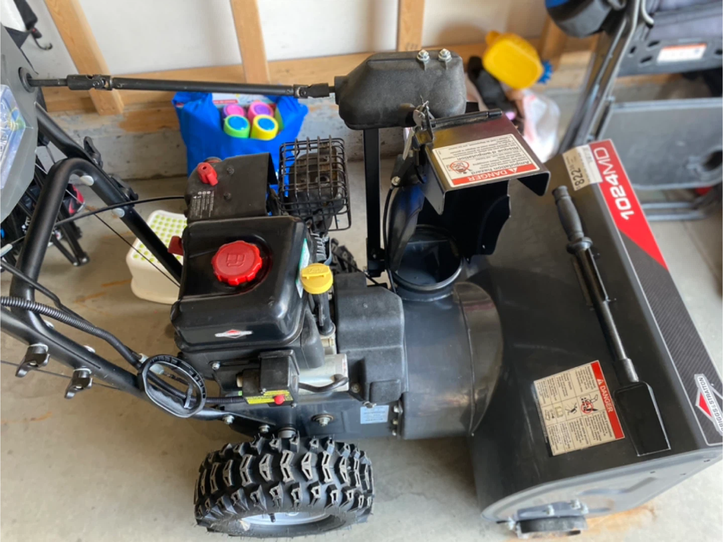 Briggs & Stratton 1024MD Snowblower