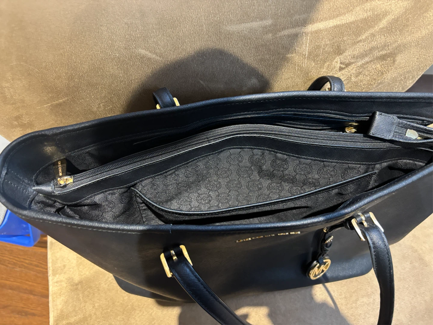 Michael Kors Jet Set Travel Black Tote Bag - photo 3