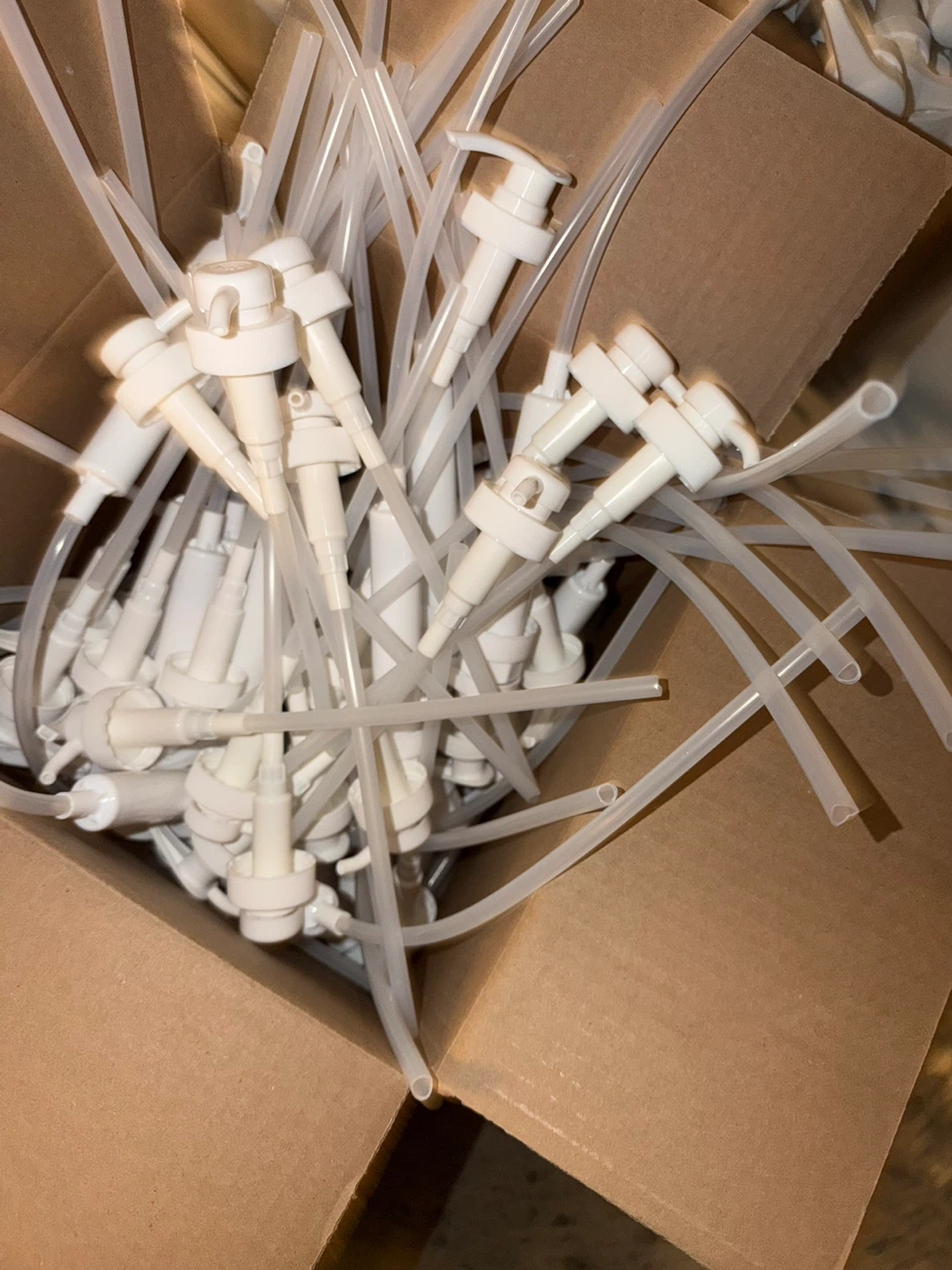 Box of White Replacement Pump Dispensers - photo 2