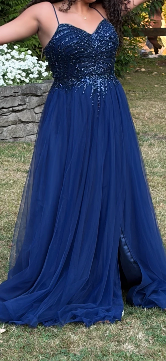 Beautiful navy blue formal/prom dress, size L.