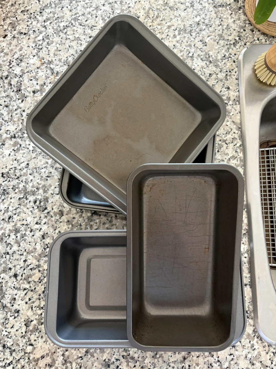 4 Baking Pans (Square & Loaf) - photo 2