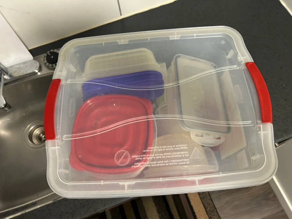Rubbermaid Storage Containers - photo 4