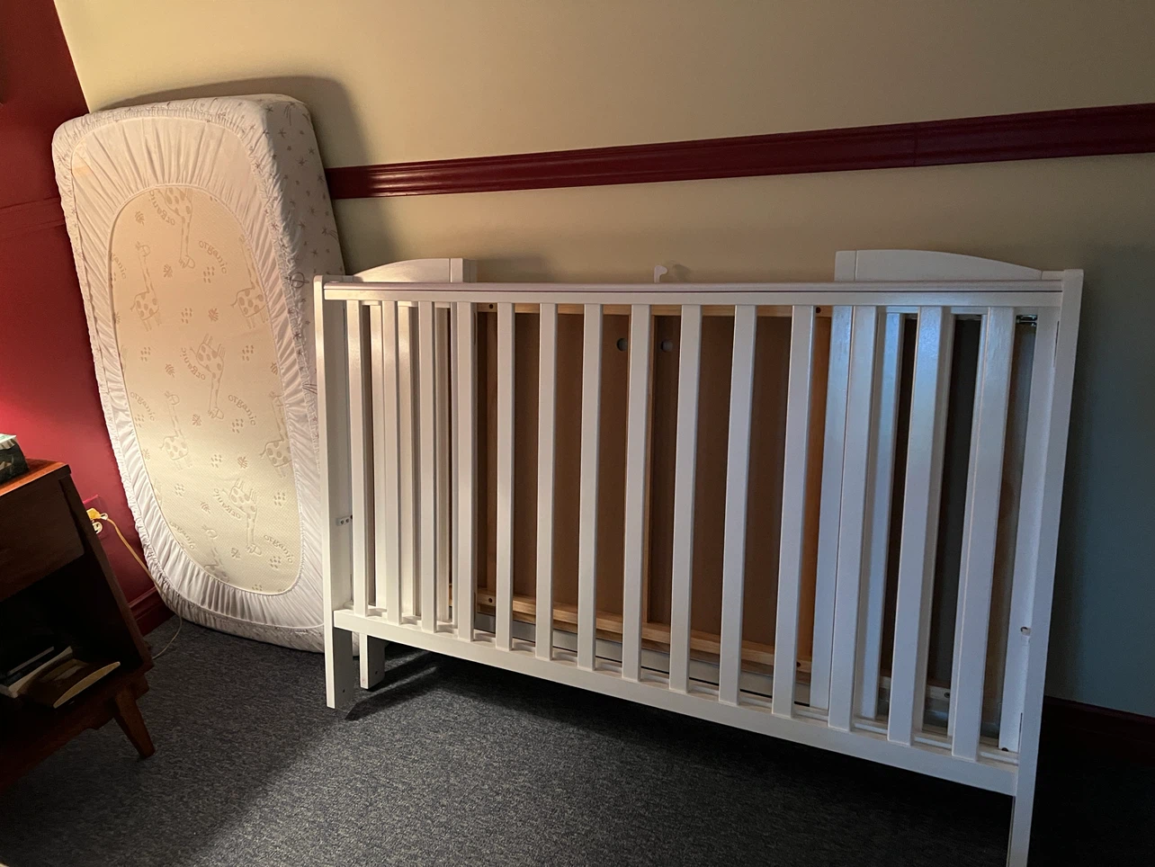 Foldable crib with Simmons organic mattress