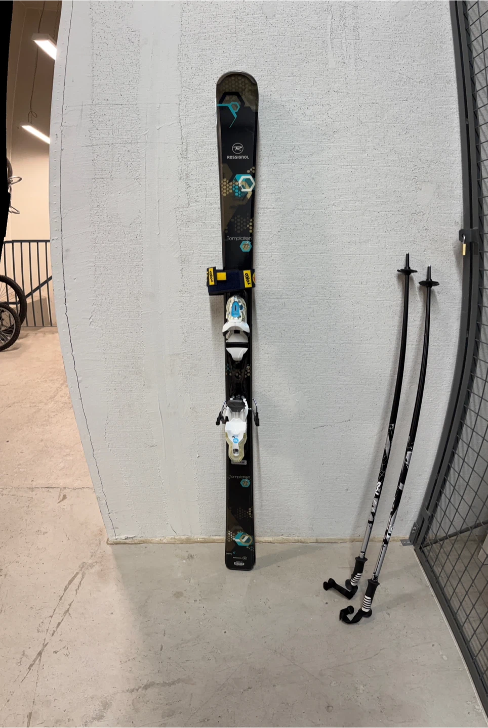 Rossignol Temptation 77 Skis with Poles