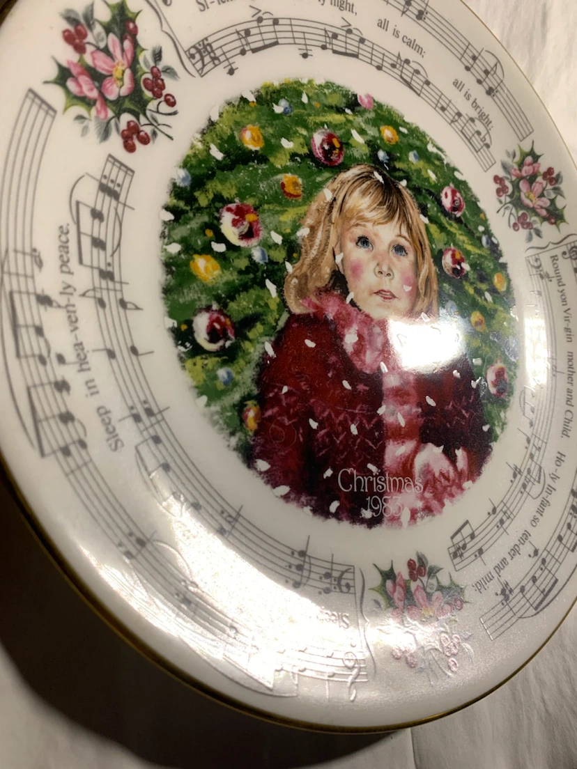 Royal Doulton Christmas Carols "Silent Night" Collector Plate - photo 2