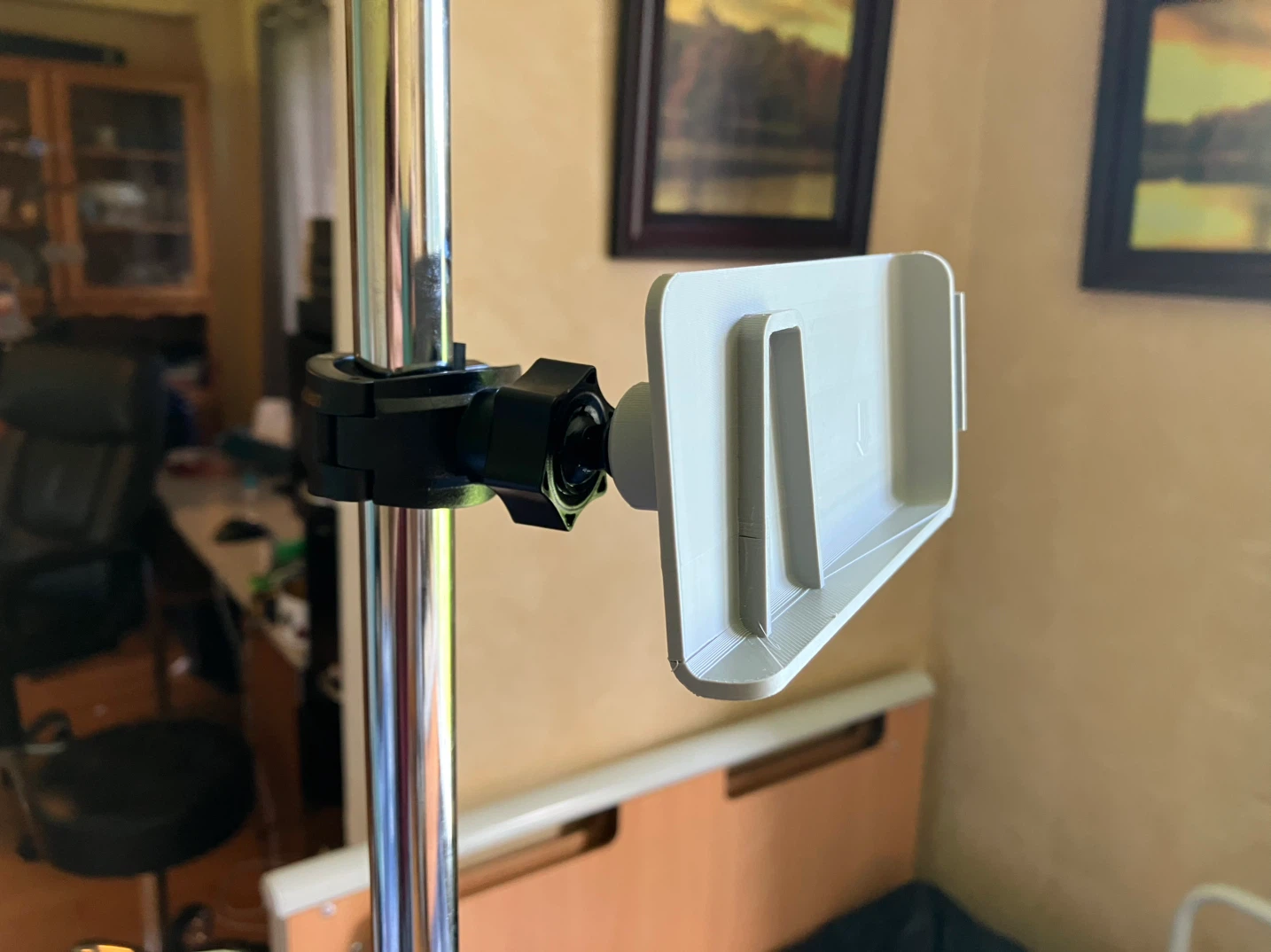 Quick Release Pump Holder/IV Pole Clamp for Kangaroo Omni
