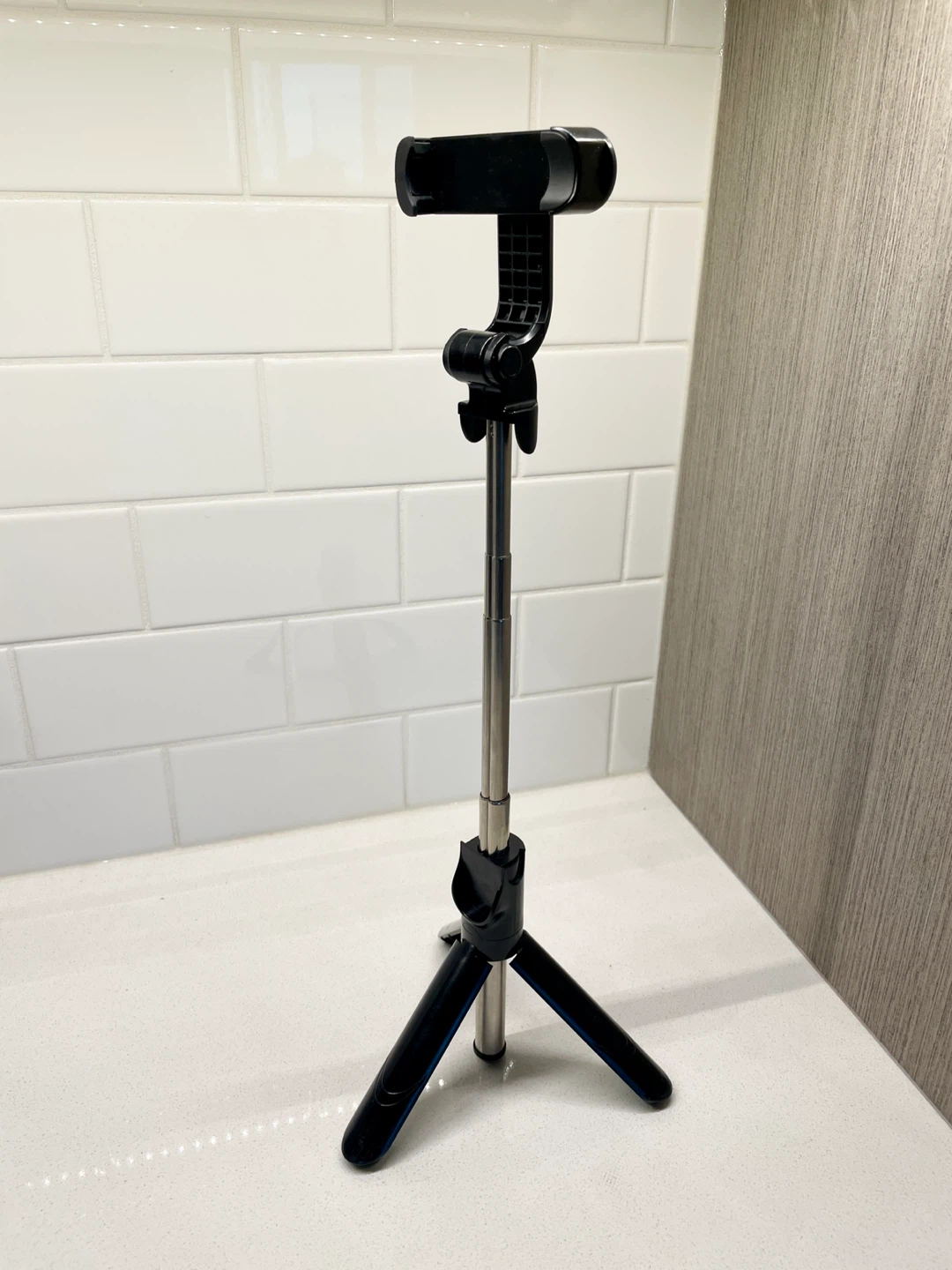 Mini Tripod Selfie Stick - 2 ft - photo 3