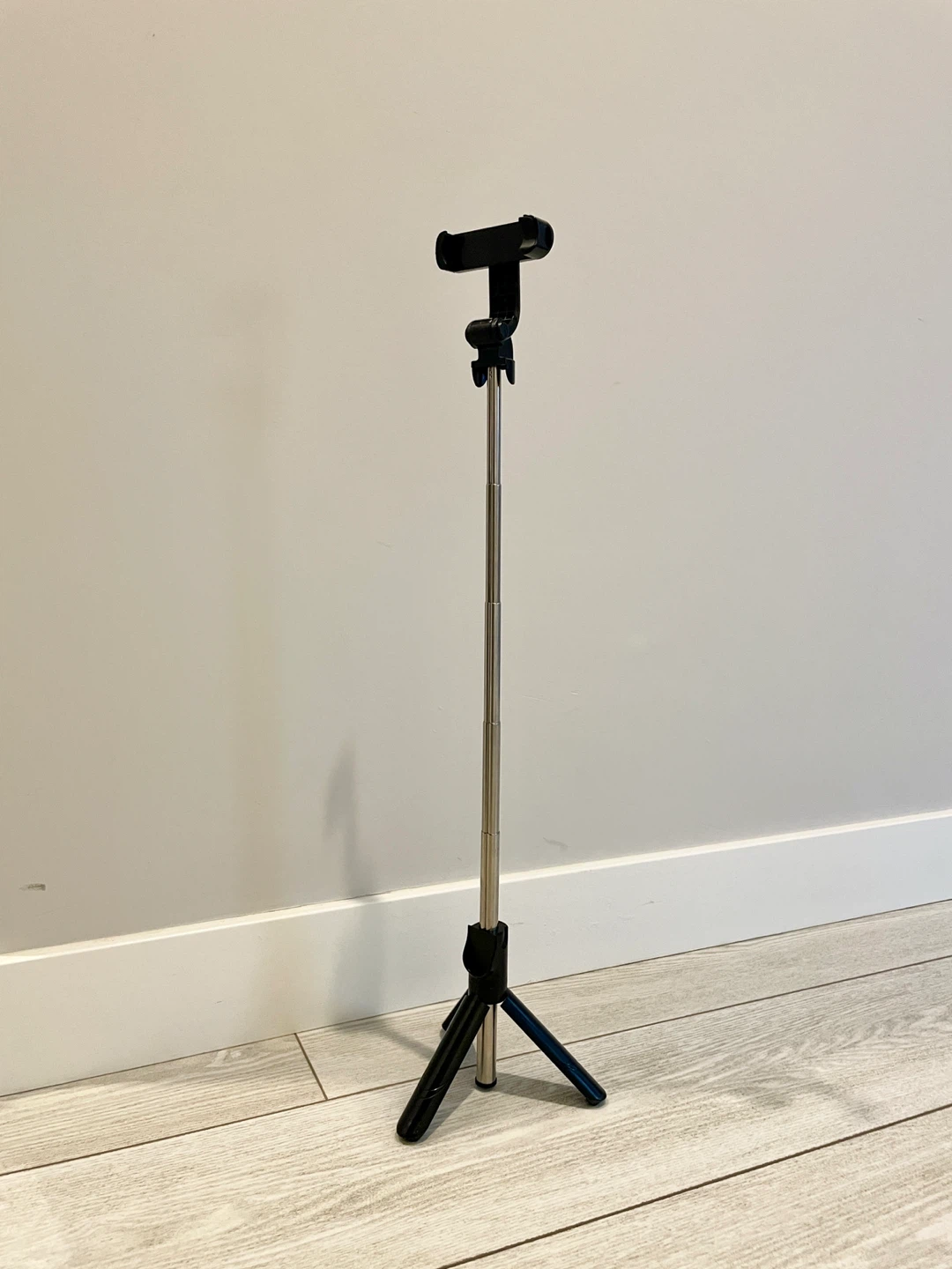Mini Tripod Selfie Stick - 2 ft - photo 4