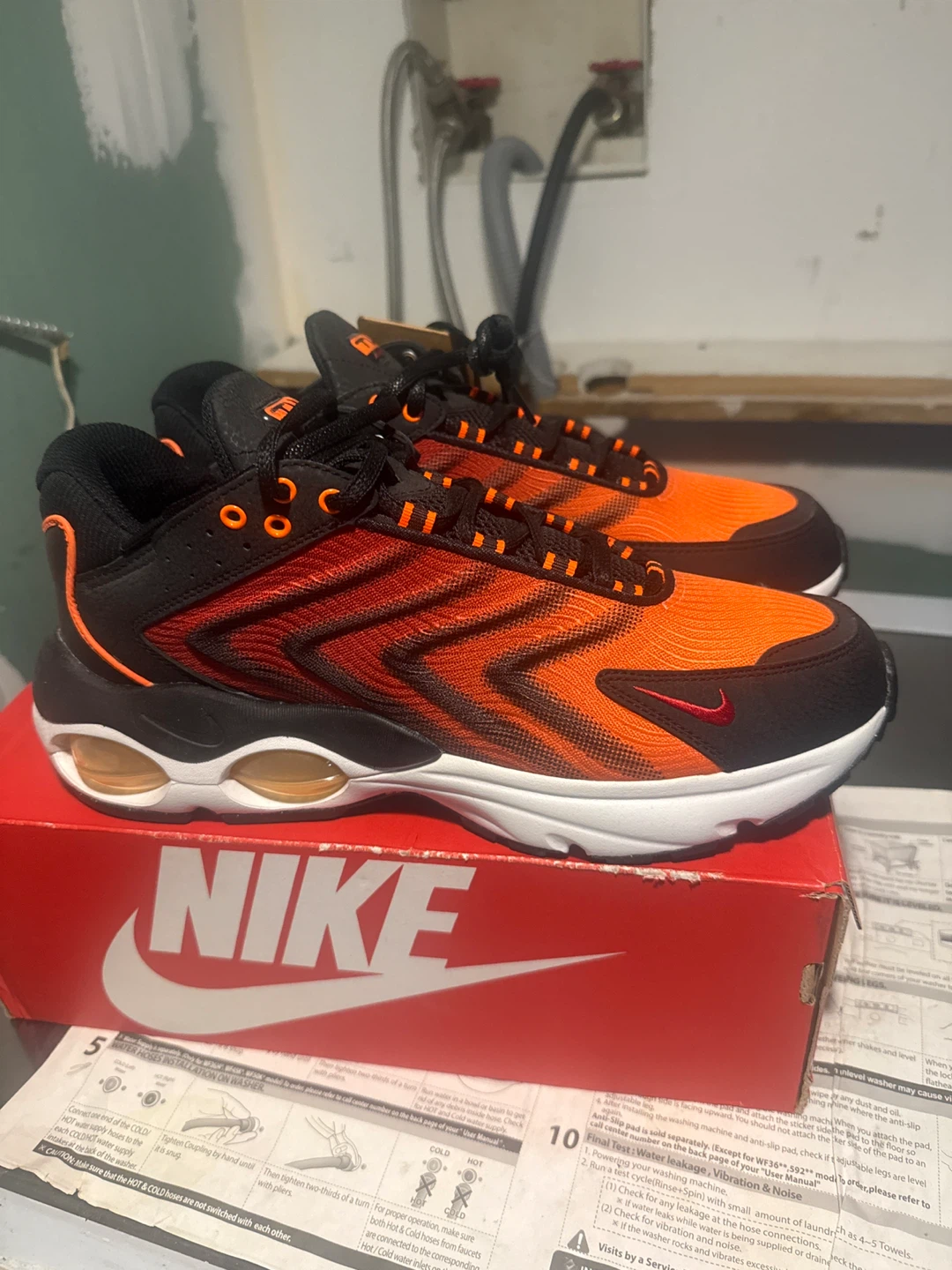 Nike Air Max TW NN Men's Running Shoes Size 10.5 Orange Black