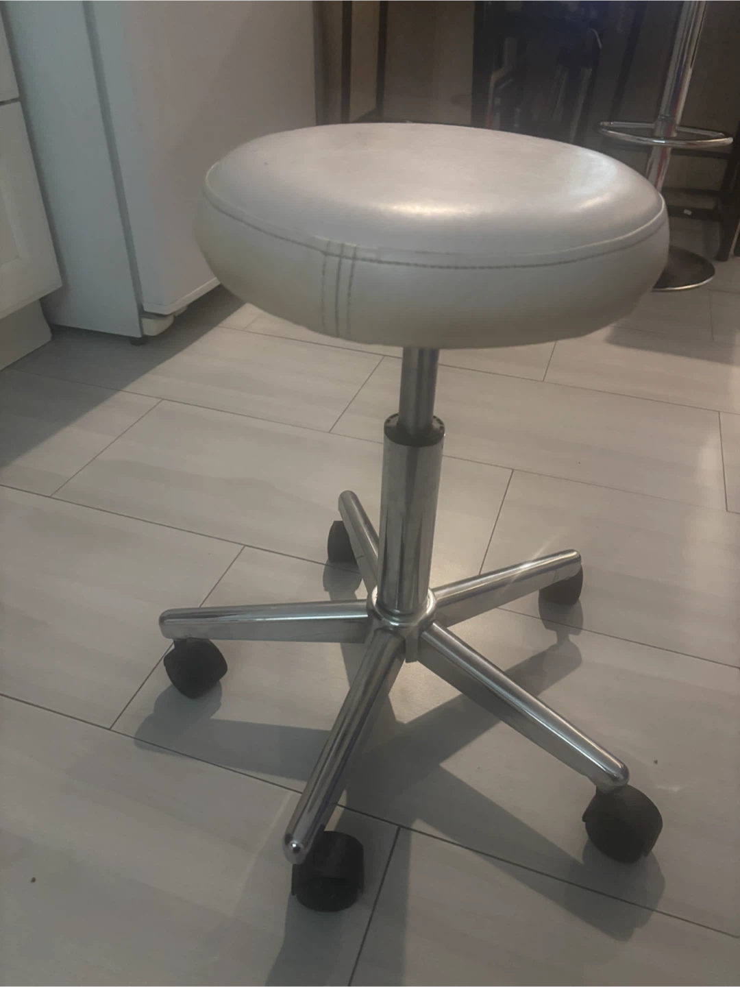 White adjustable stool - photo 2