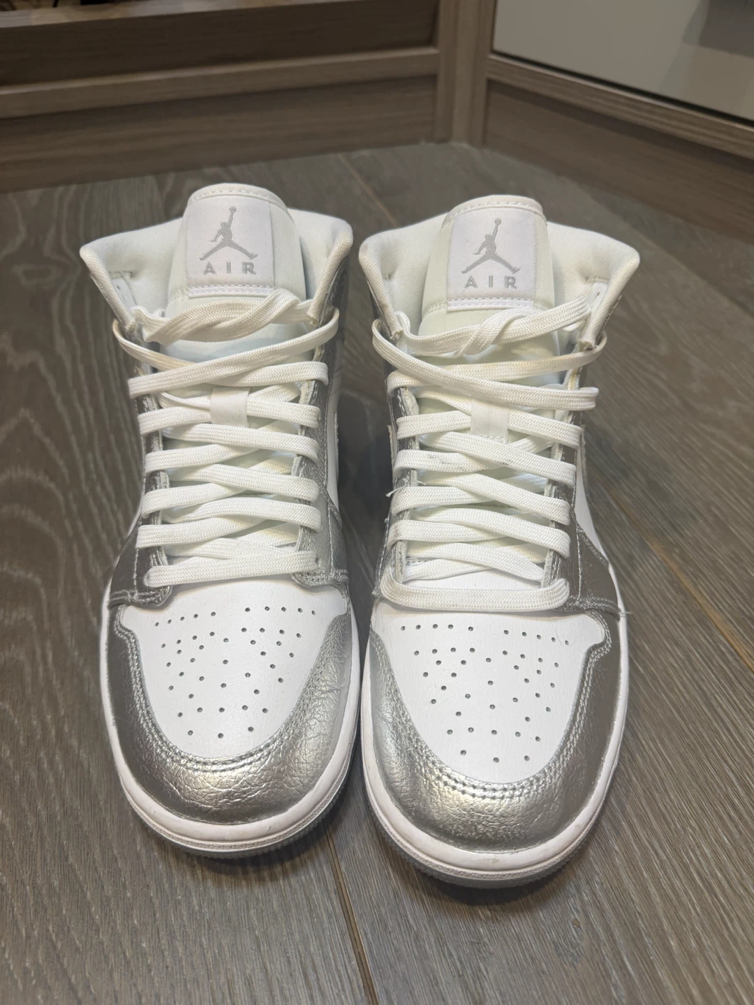 Air Jordan 1 Mid Metallic Silver – Women’s Size 9 - photo 4