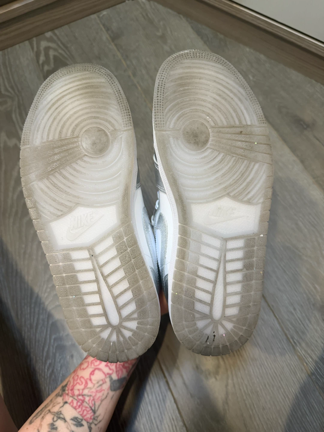 Air Jordan 1 Mid Metallic Silver – Women’s Size 9 - photo 5