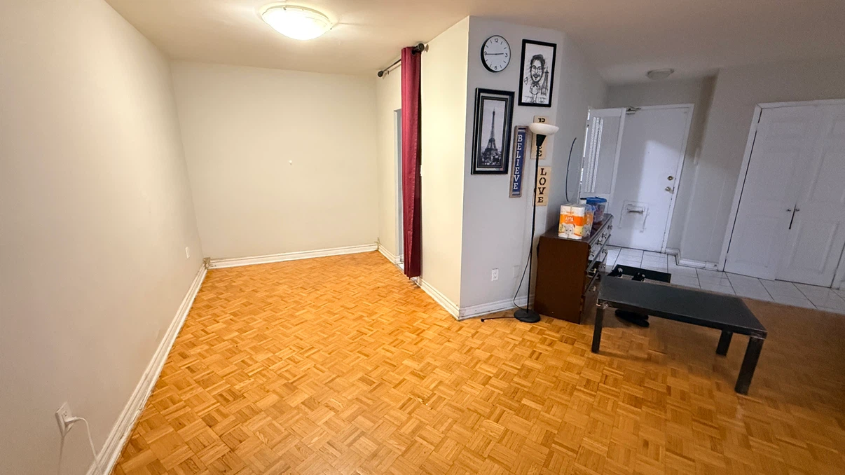 Shared accommodation at 280 Wellesley st e - photo 2