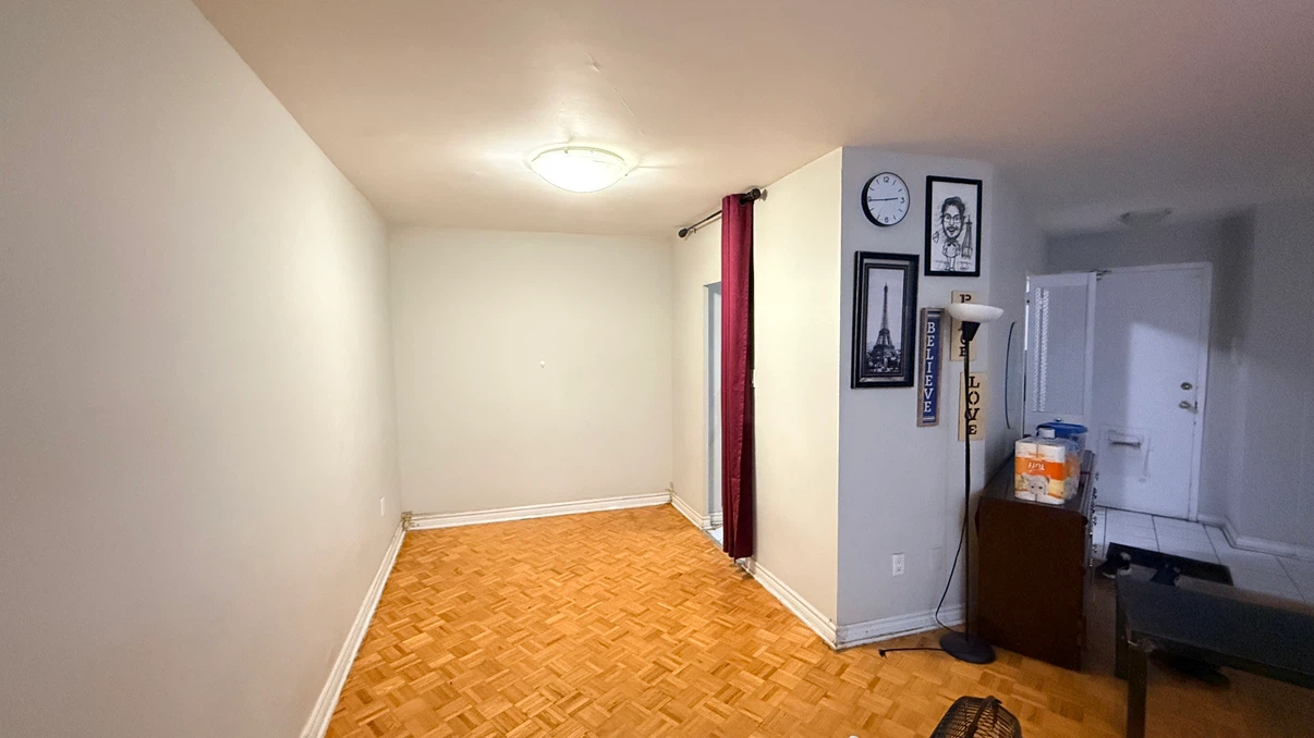 Shared accommodation at 280 Wellesley st e - photo 3