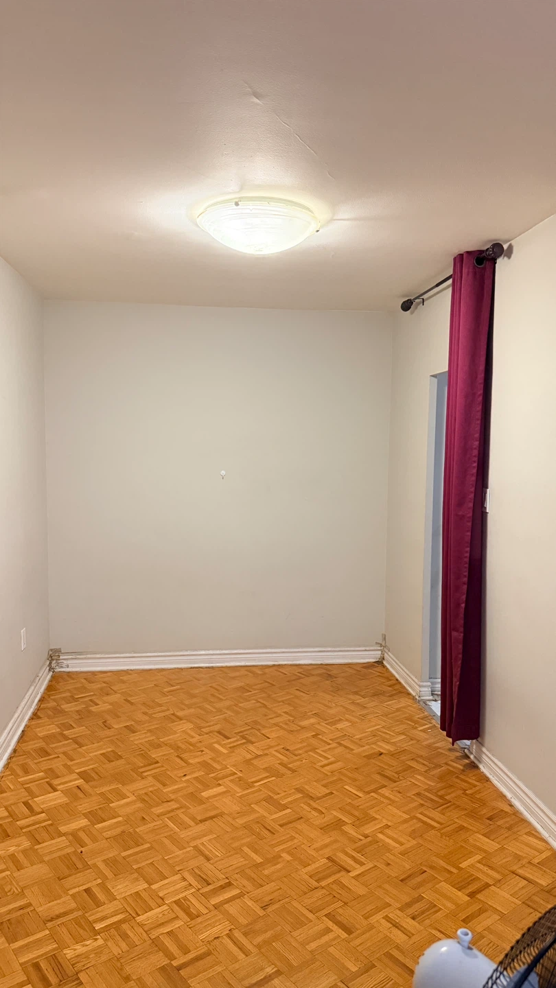 Shared accommodation at 280 Wellesley st e - photo 4