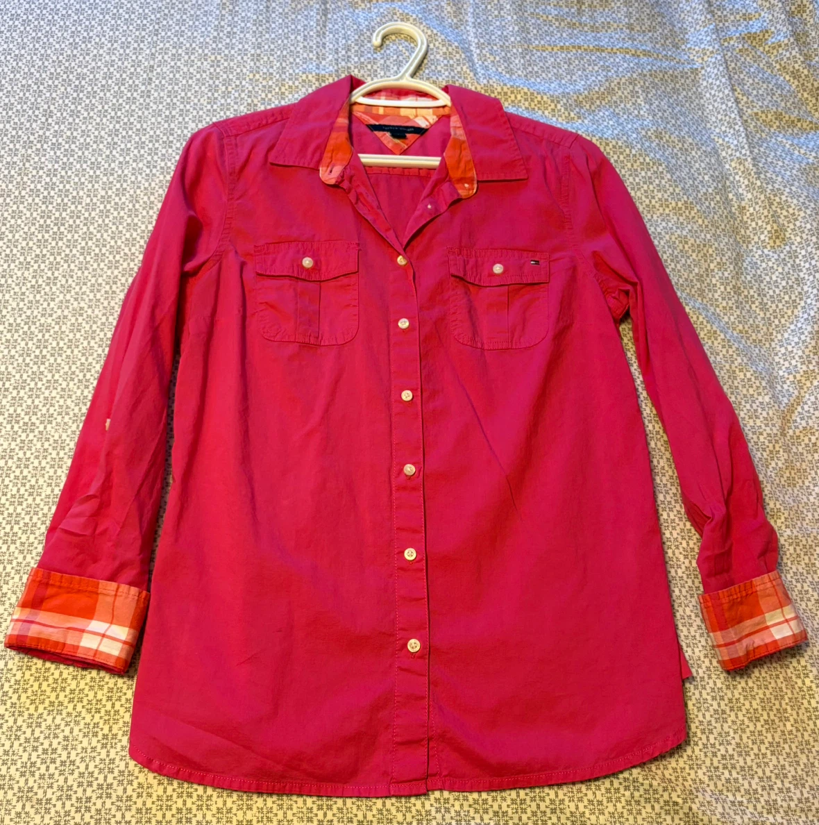 ✨✨Tommy Hilfiger pink long-sleeve button-up shirt