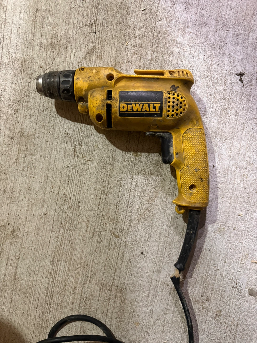 DeWalt D21007 3/8-inch VSR Drill - photo 2