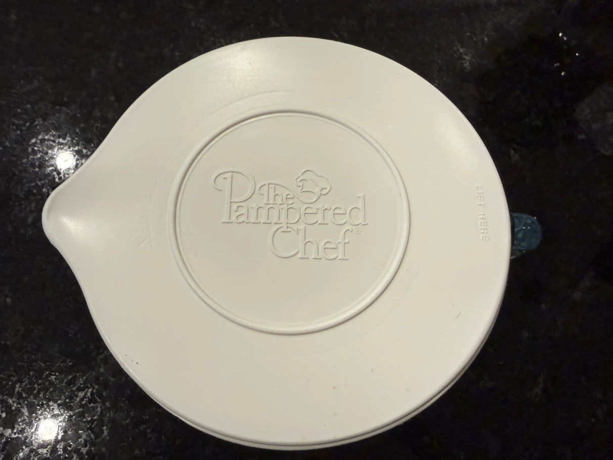 Pampered Chef Large 8 Cup 2Qt Quart Glass Measuring Bowl