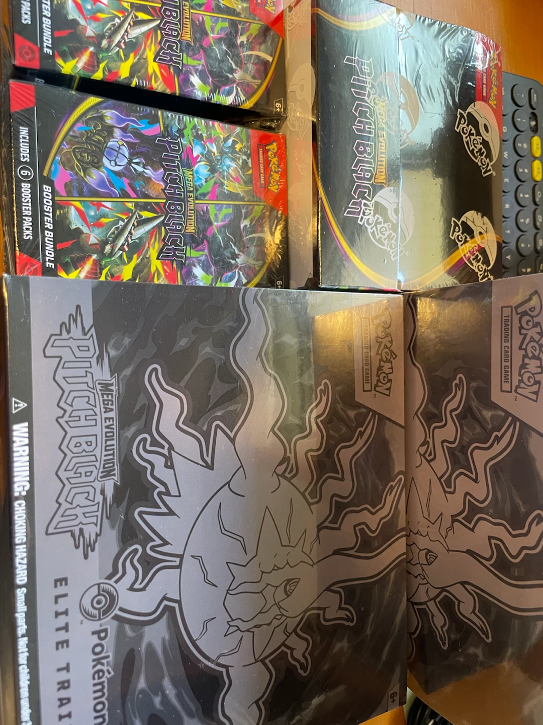 POKEMON PITCH BLACK LOT + bonus card pack