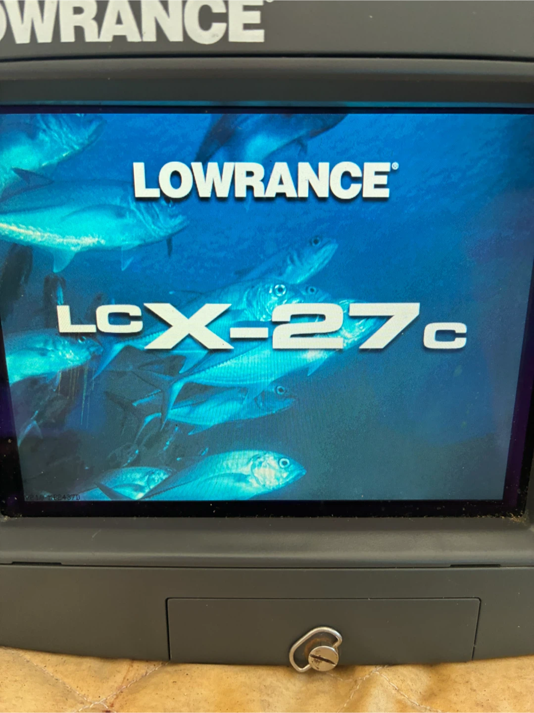 Lowrance LCX-27c Chartplotter/sounder