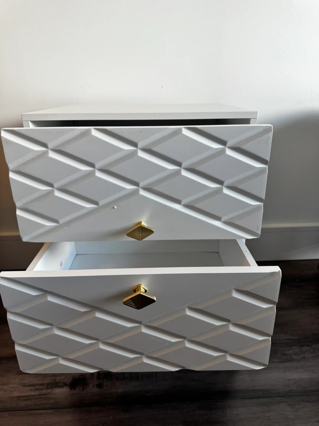 Set of Two White Nightstands with Gold Legs - photo 4