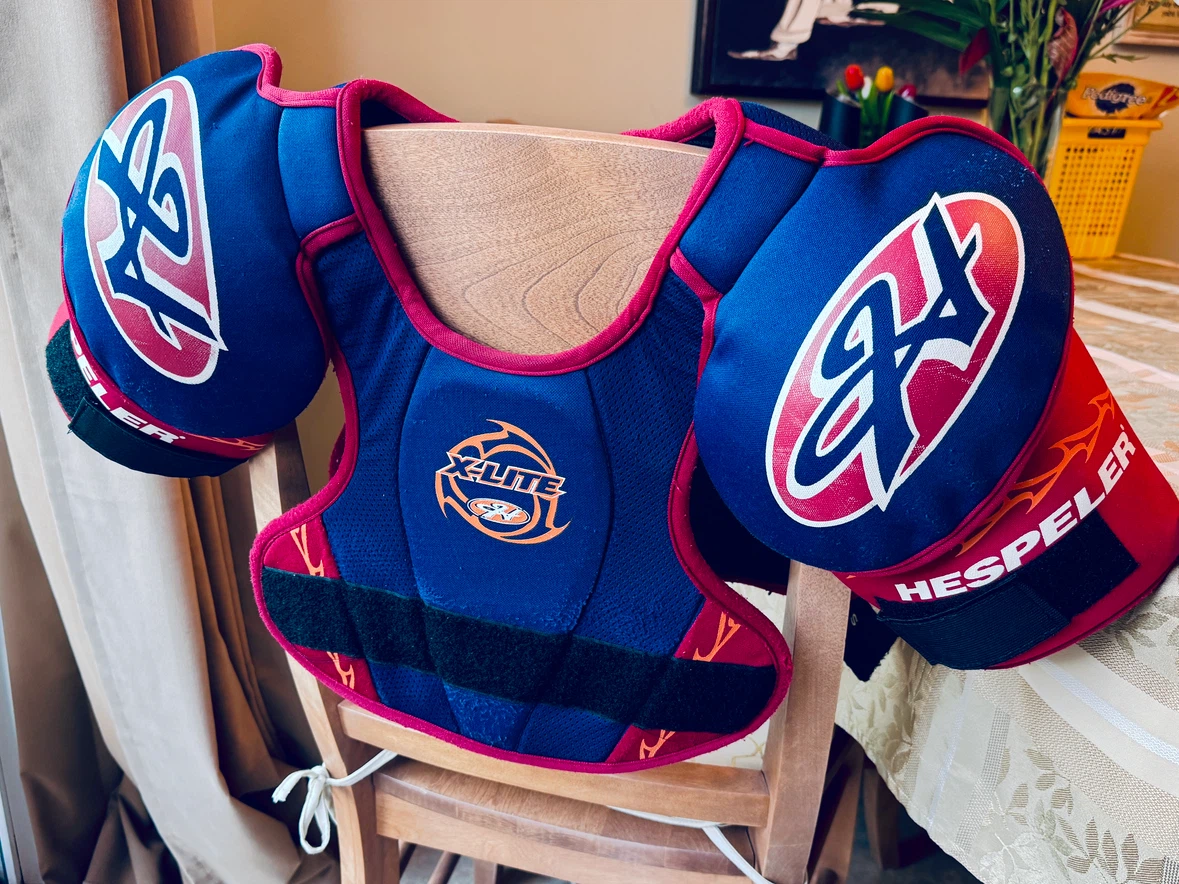 Hespeler X-Lite Hockey Shoulder Pads [mens small]