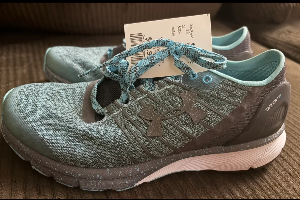 Under Armour Shoe  - Size 6 - photo 2