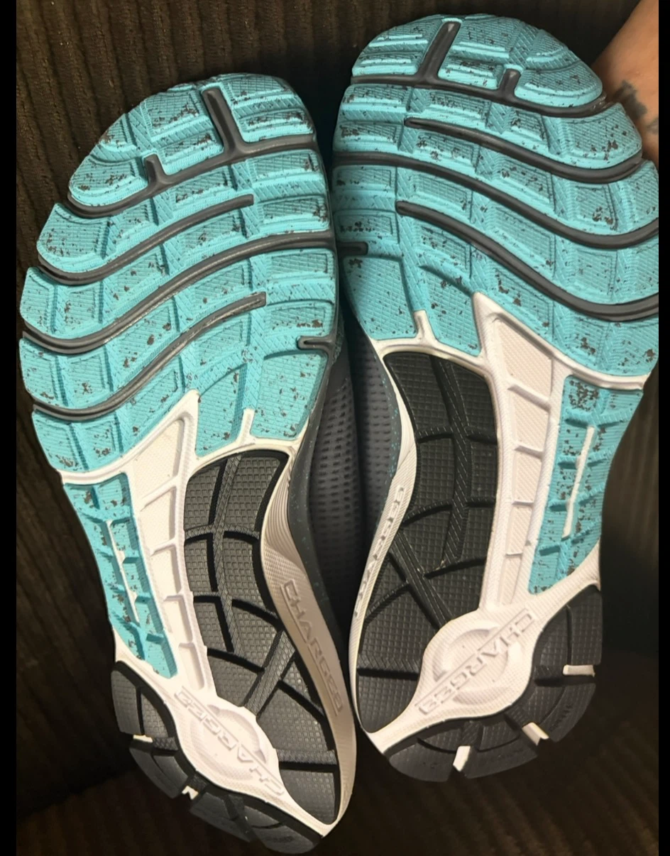Under Armour Shoe  - Size 6 - photo 4