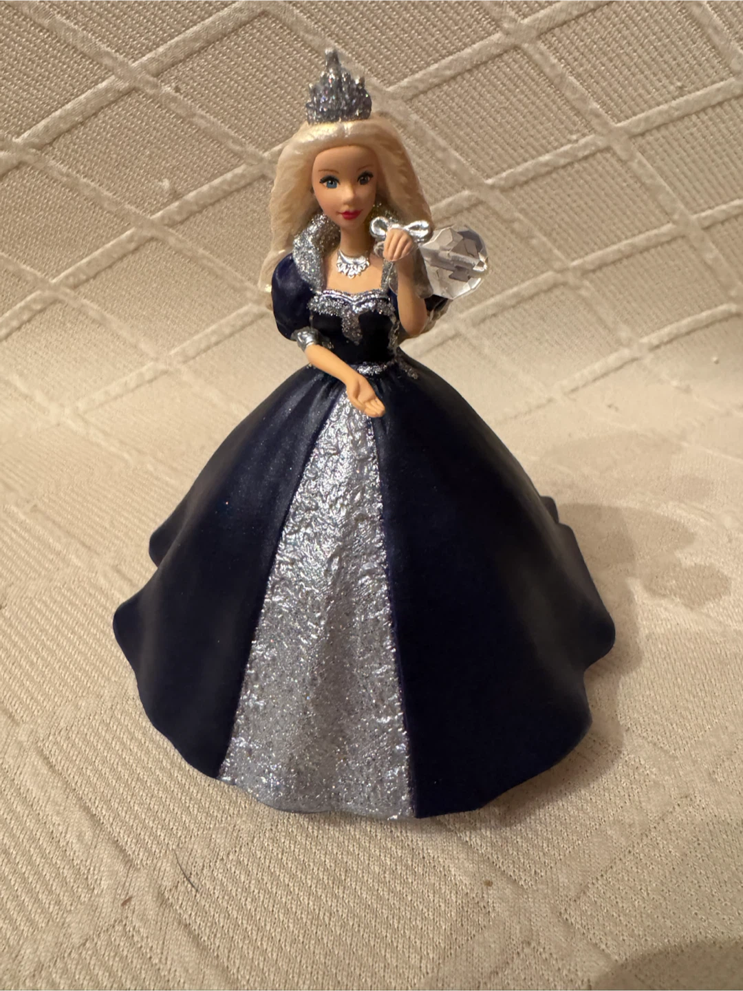 1999 Barbie Millennium Princess Keepsake Ornament - photo 2