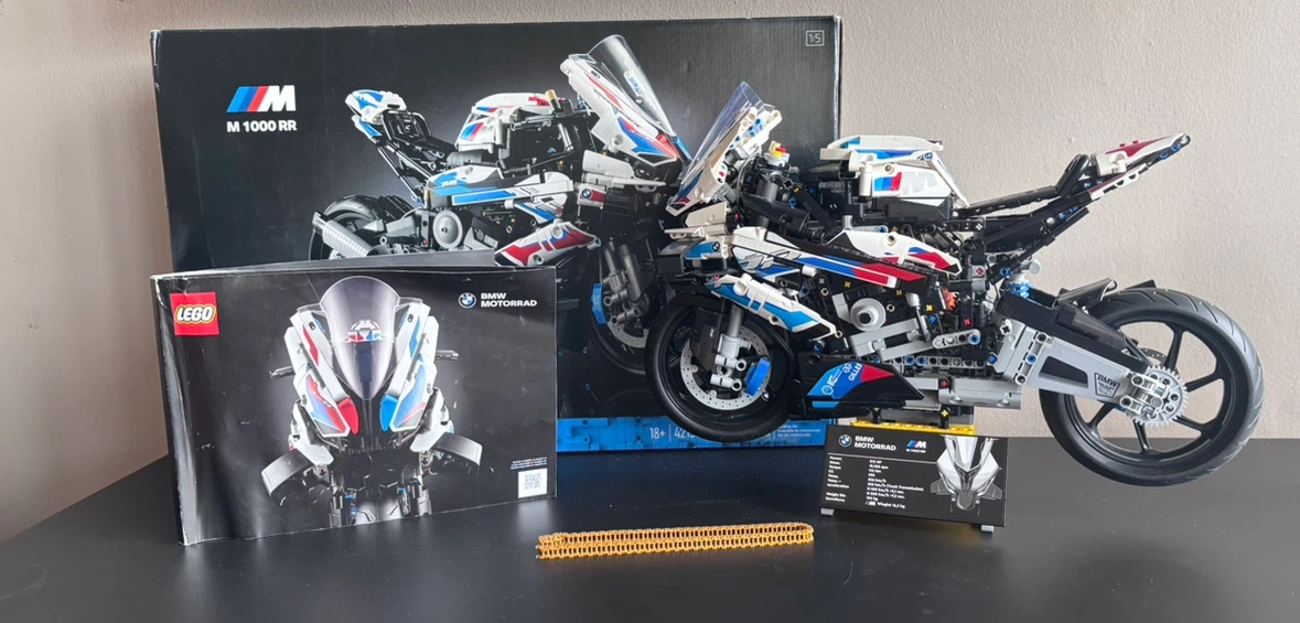 LEGO Technic BMW M 1000 RR 42130 - photo 2