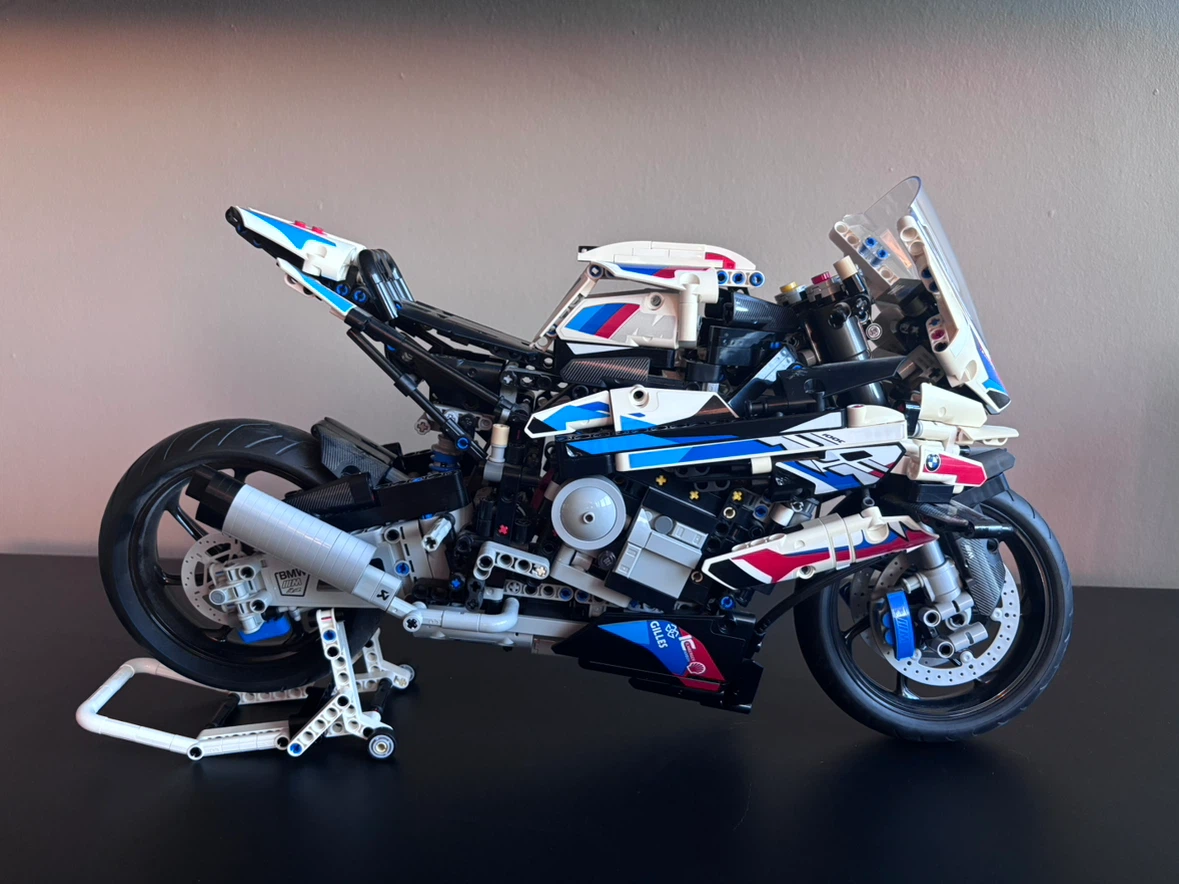 LEGO Technic BMW M 1000 RR 42130 - photo 3
