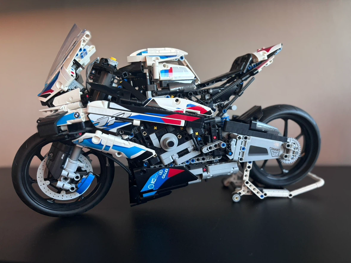 LEGO Technic BMW M 1000 RR 42130 - photo 4