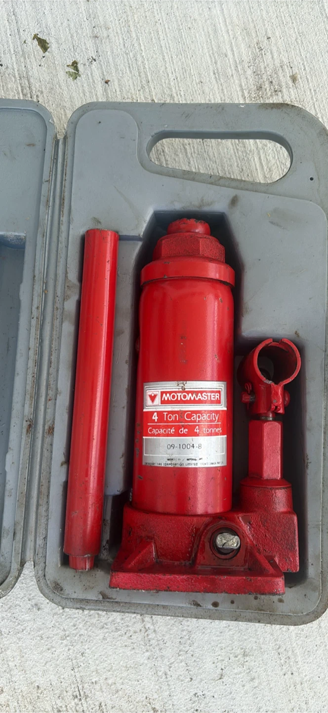Red Hydraulic Bottle Jack in Case - photo 3